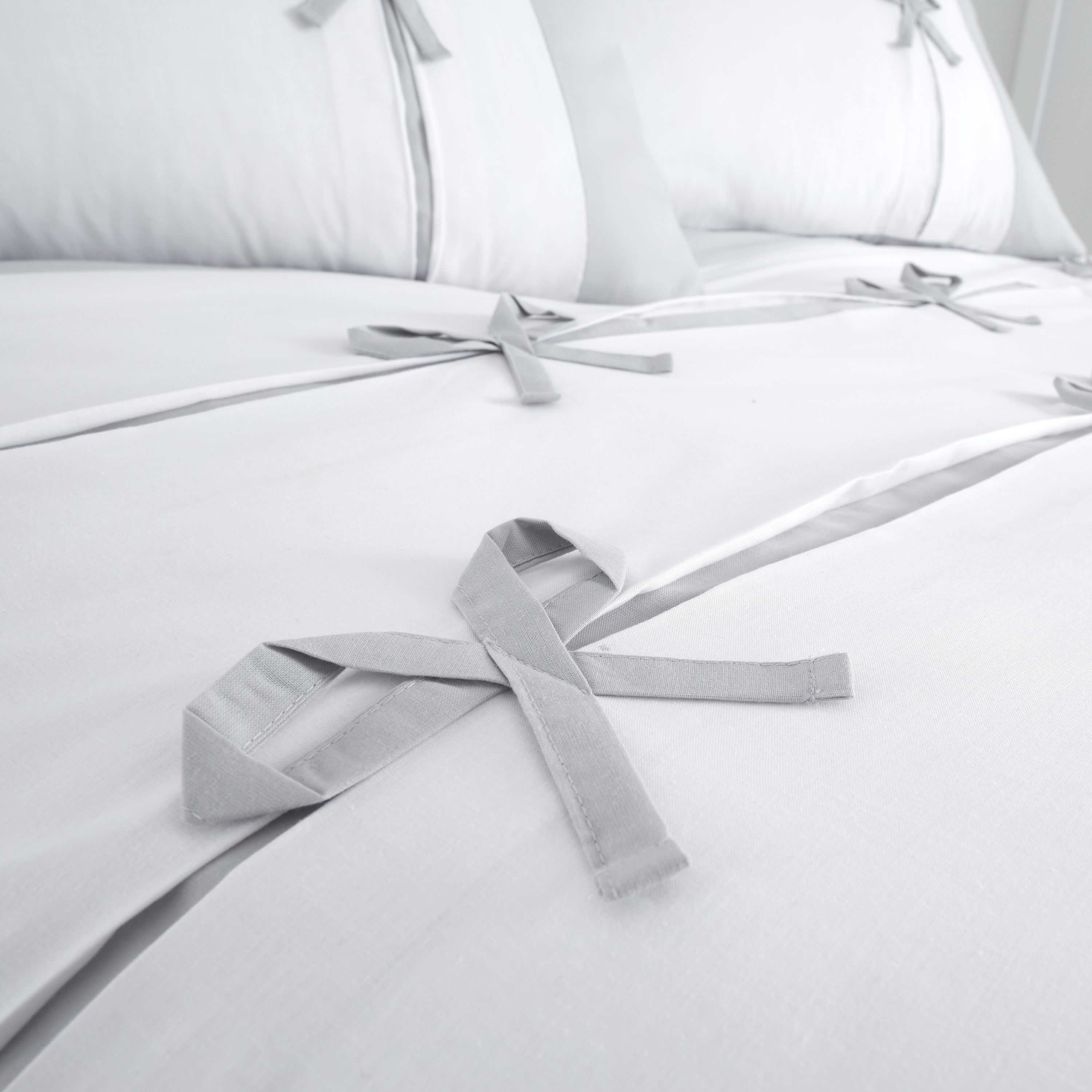 Milo Bow White Duvet Set