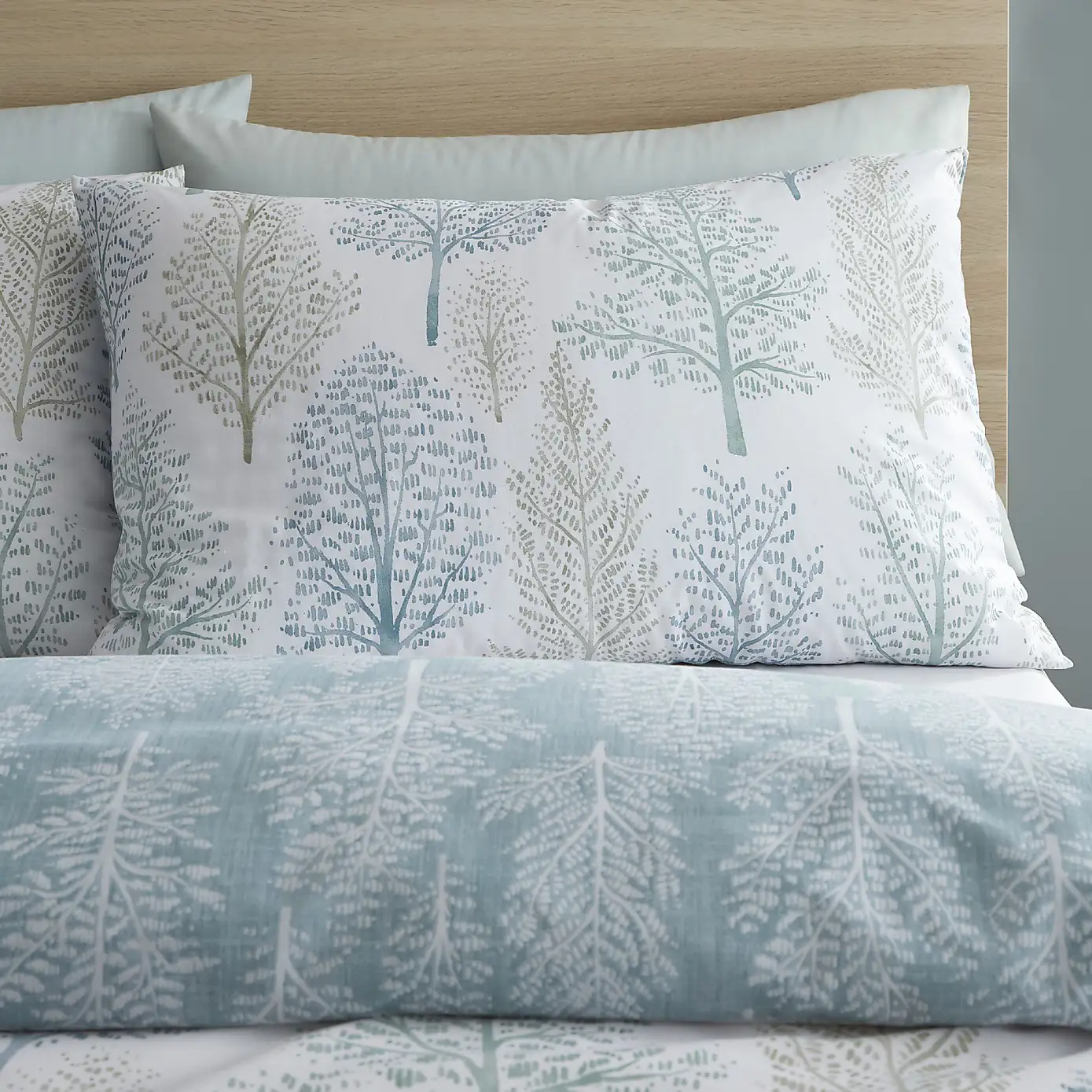 Wilda Tree Green Duvet Set by Catherine Lansfield